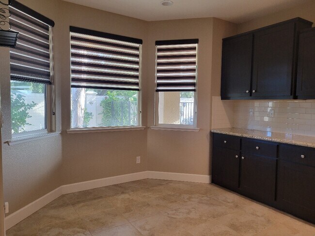 Building Photo - 1618 Oak St