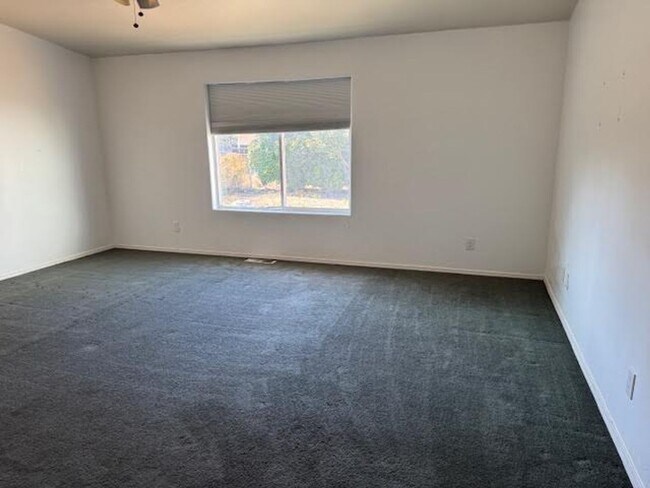 Building Photo - Cute 3 Bedroom 2 Bath 2 Car Garage Home in "Prescott Valley"