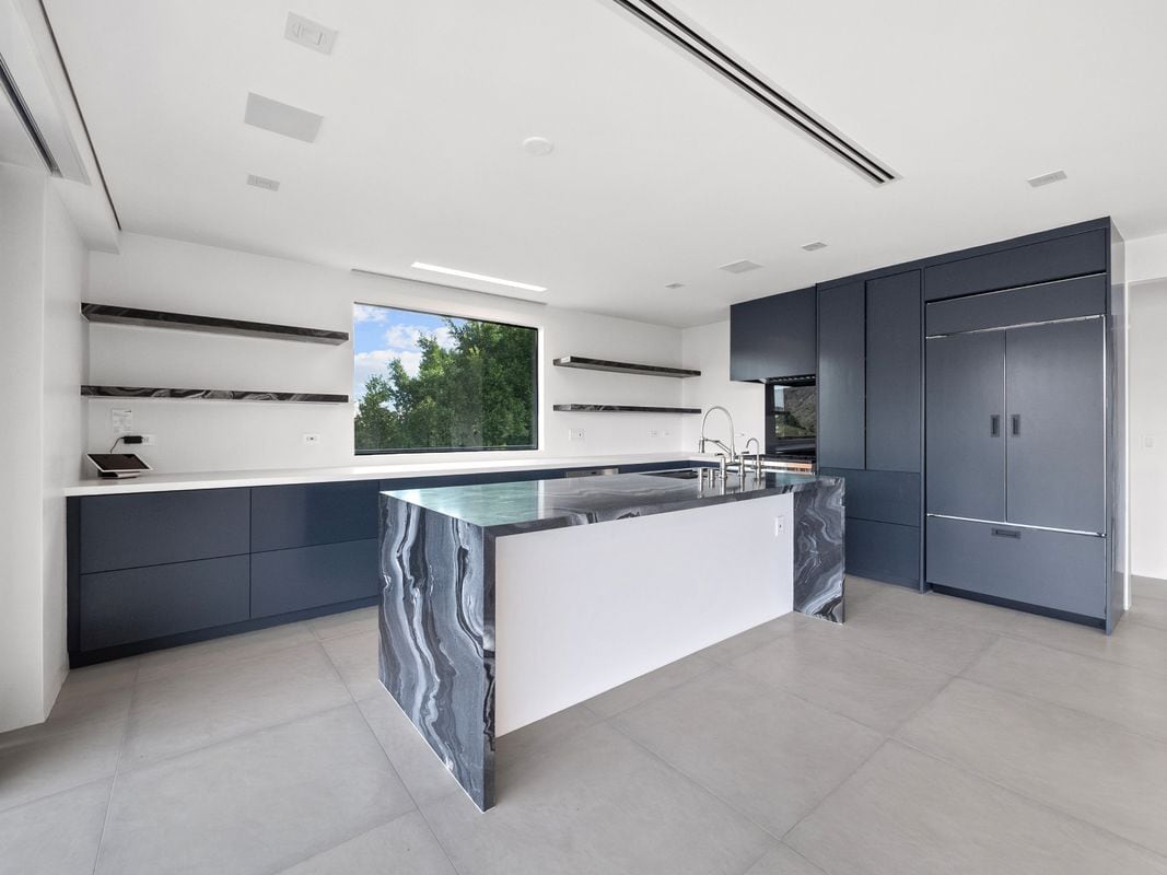 Building Photo - 5710 Hill Oak Dr