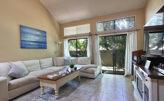 Living room - 3944 N Paseo de las Canchas