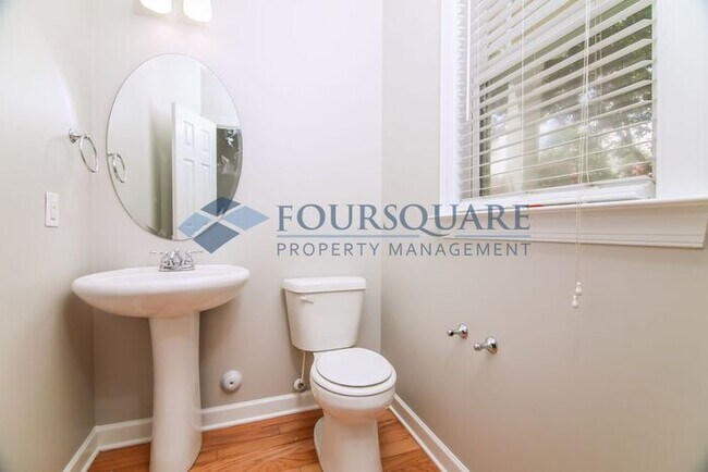 Building Photo - End Unit Townhome| 2nd Floor Loft Space | ...