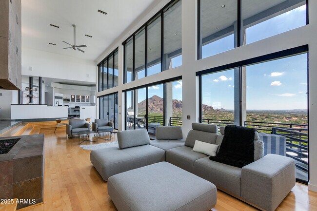 Building Photo - 4228 E Highlands Dr