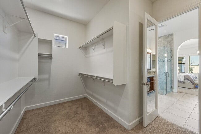 Building Photo - 3930 E Iris Dr