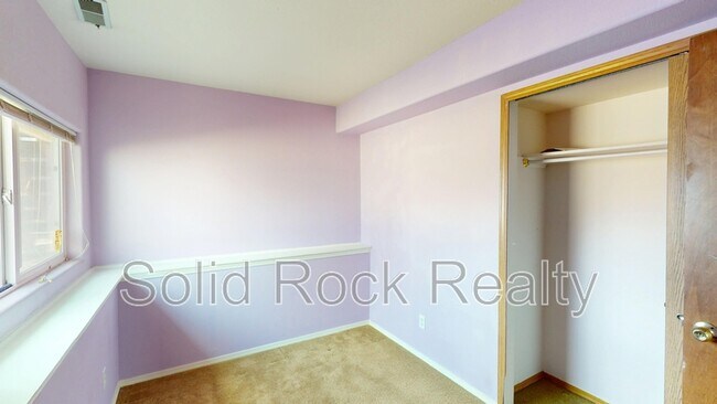 Building Photo - 935 Greenbrier Dr