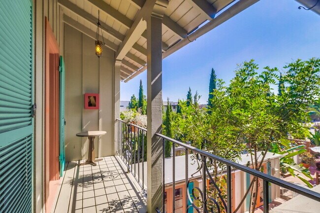 Building Photo - ROOM FOR RENT in beautiful Point Loma cust...