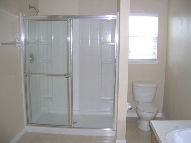 Building Photo - Freshly Painted 3-Bedroom Townhome with Garage and Driveway Parking, in St. Cloud, Florida