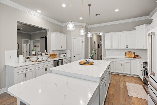 Building Photo - 212 Blaze Blvd