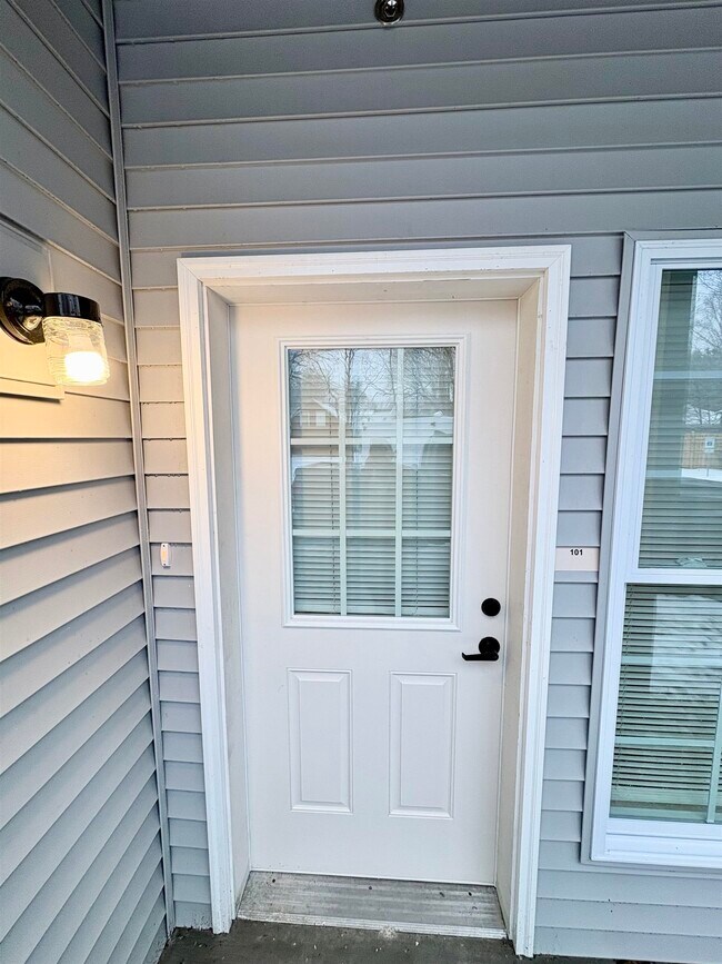 Building Photo - 15 Mountain Rd