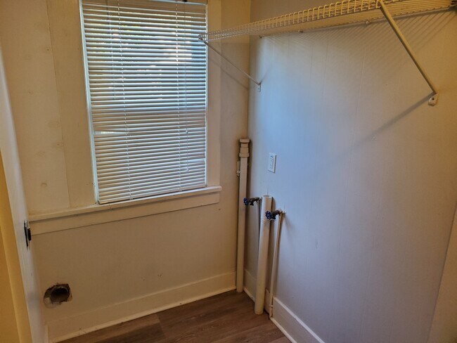 Building Photo - 705 N Boulevard