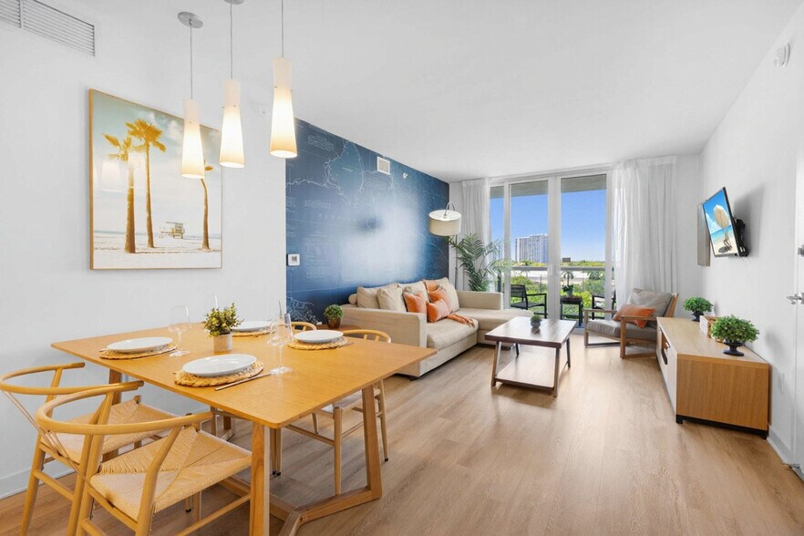 Building Photo - 2602 E Hallandale Beach Blvd