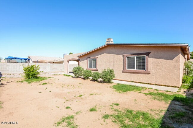 Building Photo - 10915 W Glenrosa Ave