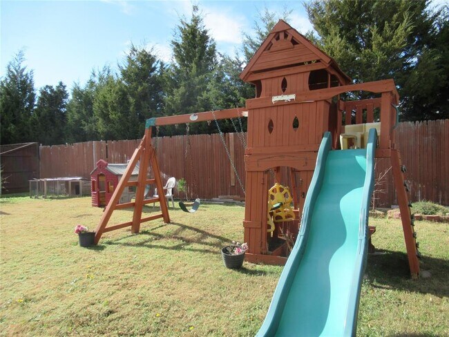 Building Photo - 120 Crystal Ct