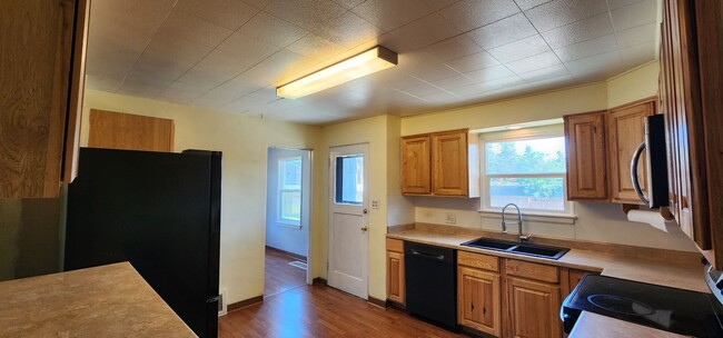 Building Photo - Charming 4 Bed, 2 Bath Home in Spokane! *S...