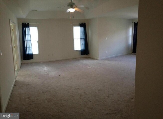 Building Photo - 19023 Dellabrooke Farm Way