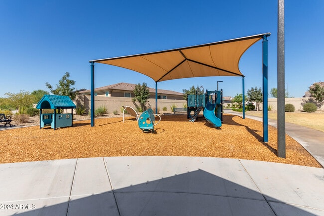 Building Photo - 8854 W Palo Verde Dr