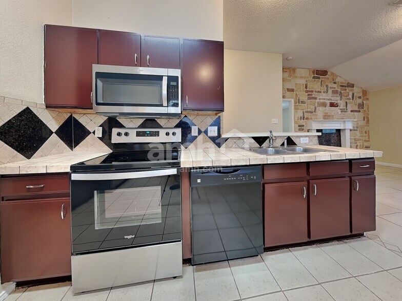 Building Photo - 800 Castlewick Ct