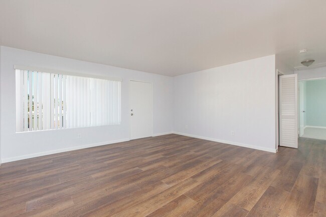 Building Photo - 251-255 Ebony Ave