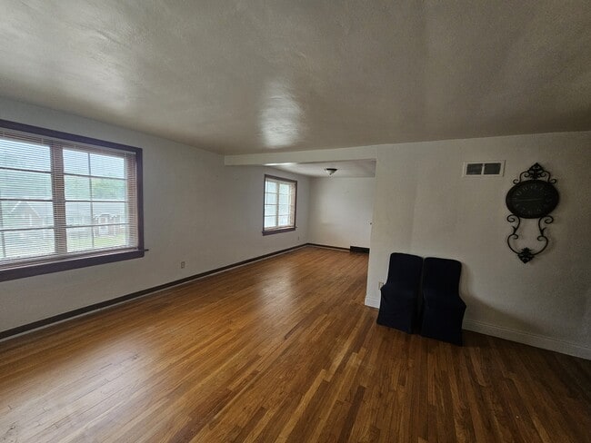 Building Photo - 7004 Glenmore Ave