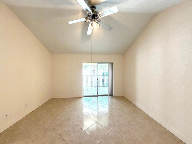Building Photo - 755 Riverside Dr