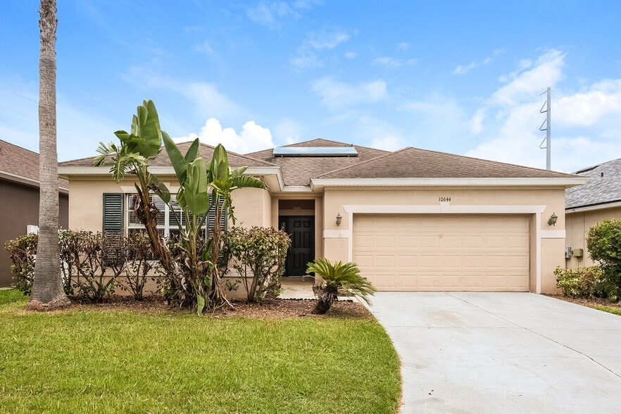 Primary Photo - 10644 Shady Preserve Dr