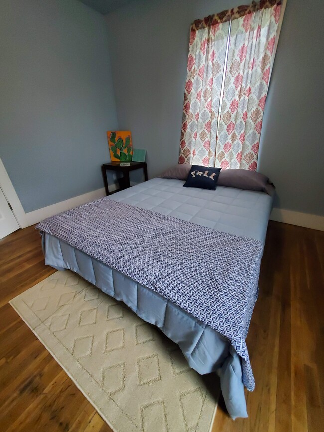 Bedroom 1 with queen bed - 1621 6th St