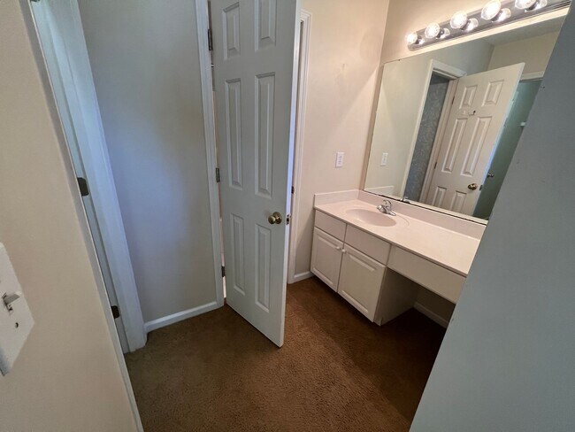 Building Photo - Charming 3 Bedroom, 2 Bath Home in Ogden!