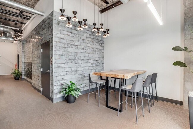 Building Photo - 112 Rogers St NE