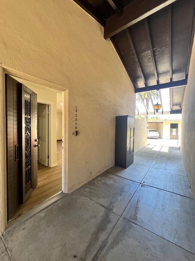 Building Photo - 12206 Rancho Bernardo Rd