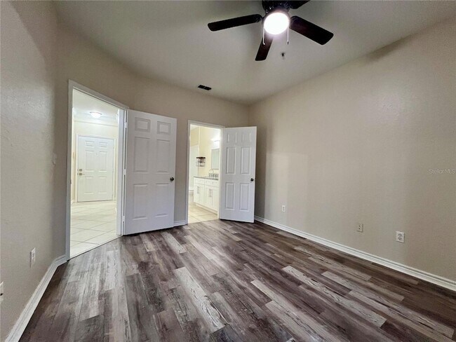 Building Photo - 4323 Bayside Village Dr