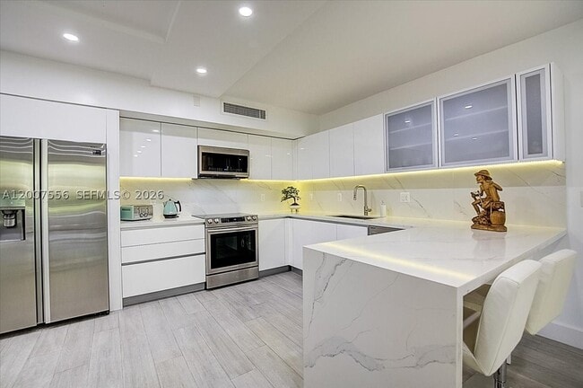 Building Photo - 276 Crandon Blvd