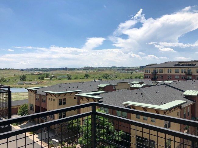 Building Photo - 2BD/2BA condo w/ great kitchen, W/D, pool, garage & more!
