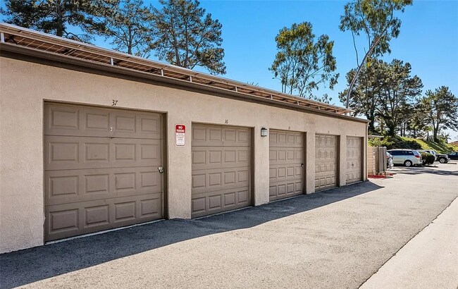 Building Photo - 1046 Calle Del Cerro