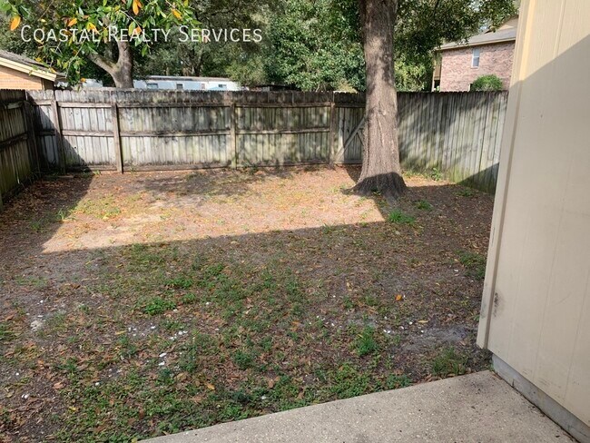 Building Photo - 716 Fairview Dr