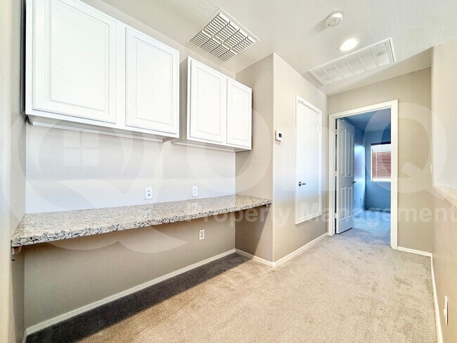 Building Photo - 3318 E Pinot Noir Ave