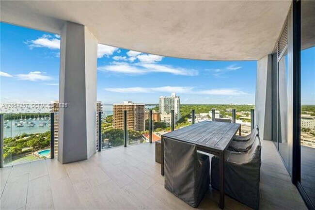 Building Photo - 2831 S Bayshore Dr