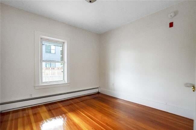 Building Photo - 292 Pleasant St