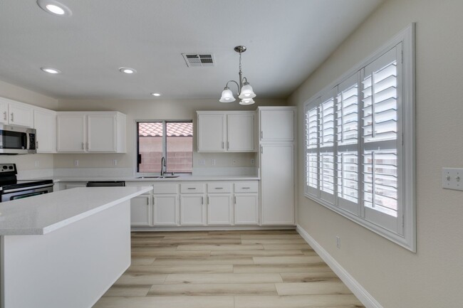 Building Photo - Beautiful 4-Bedroom Home Near Downtown Sum...