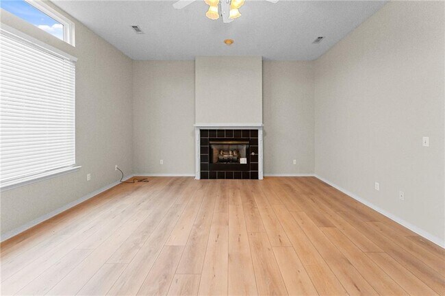 Building Photo - 1552 S Tally Ho Dr