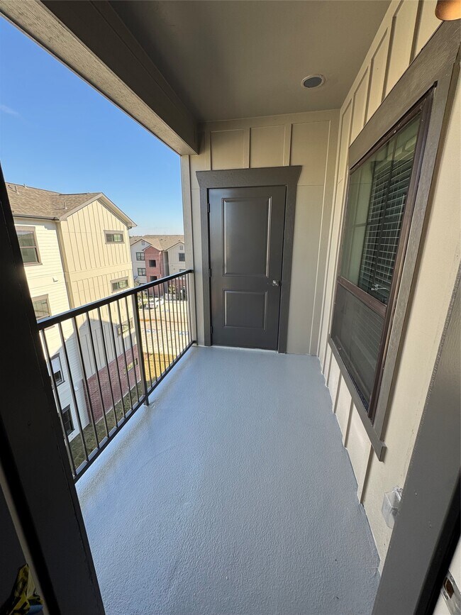 Building Photo - 6000 Jones Rd