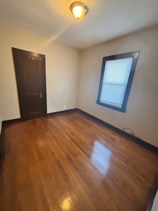 Building Photo - 713 E 144th St