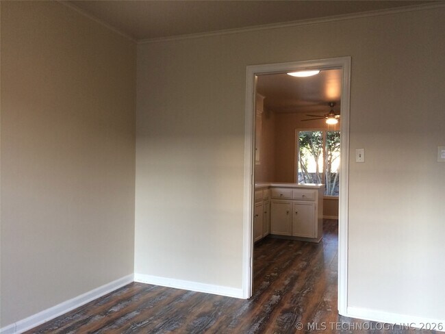 Building Photo - 4912 S Knoxville Pl