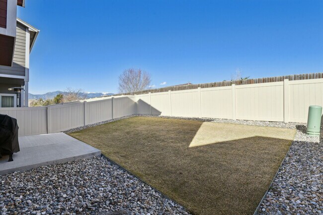 Building Photo - Modern 3-Bedroom Home for Rent in Chapel H...
