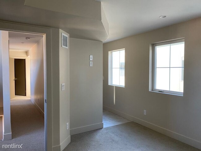 Building Photo - 2 br, 2.5 bath Townhome - 1348 Zenobia St