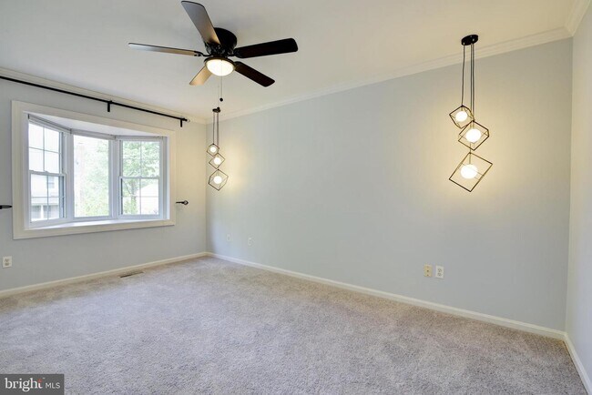 Building Photo - 618 Worchester St