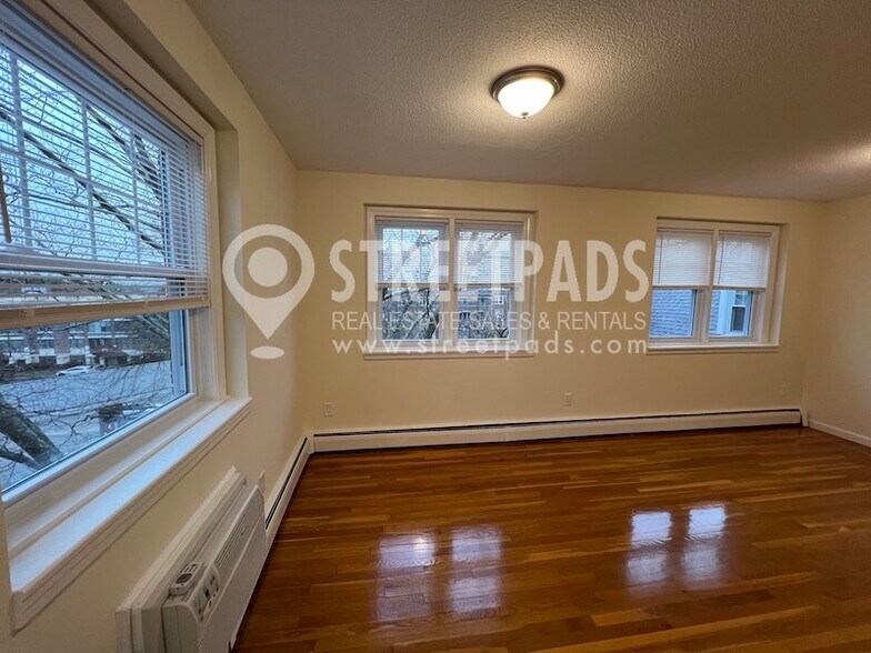 Building Photo - 2018 Commonwealth Avenue