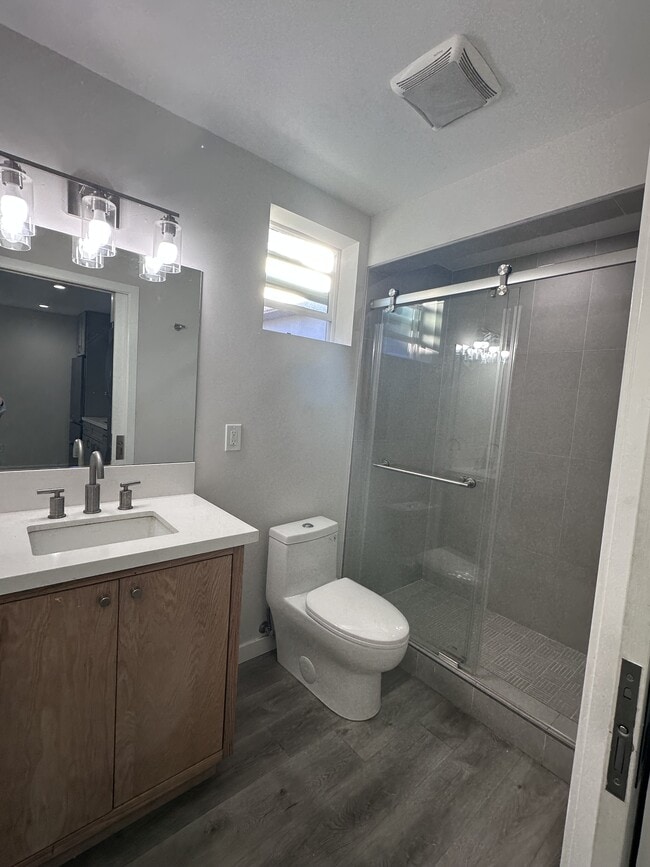 Building Photo - 1483 Fern Ave