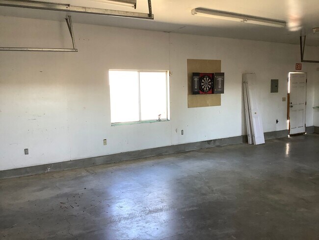 Building Photo - Sebastopol country property