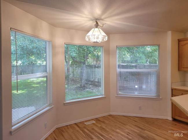 Building Photo - Charming 4-Bedroom Home in Eagle - Lawn Care Included!