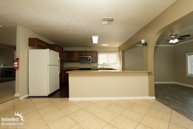 Building Photo - Spacious 4Bdm 2.5Ba Home with Loft in Las Vegas