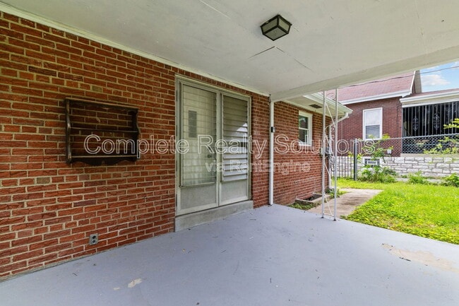 Building Photo - 6127 Lucille Ave
